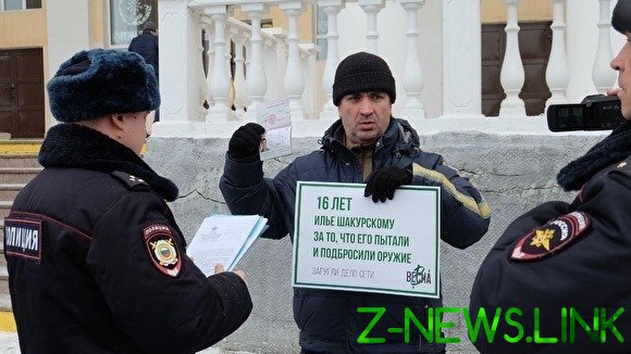В Москве на одиночные пикеты в поддержку фигурантов дела «Сети» вышли сотни людей
