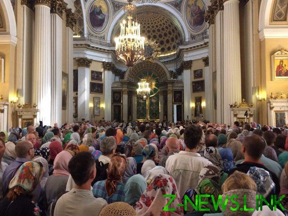 Санкт-Петербургская епархия РПЦ не намерена закрывать храмы несмотря на требование власти