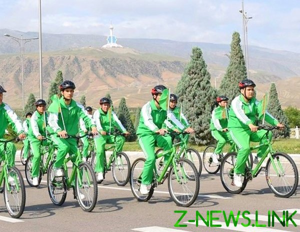 В Туркмении во время пандемии провели массовый велопробег в честь Дня здоровья