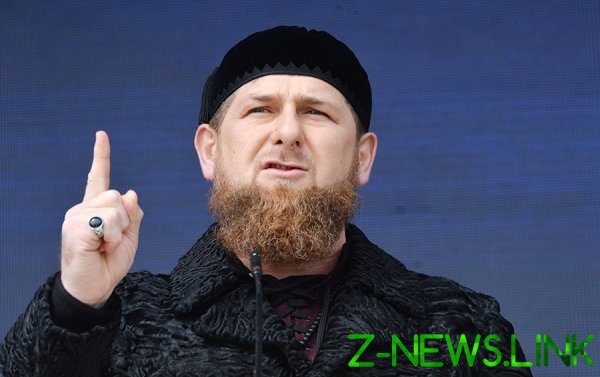 В Чечне с учителей требуют "как можно больше комментариев" за Кадырова